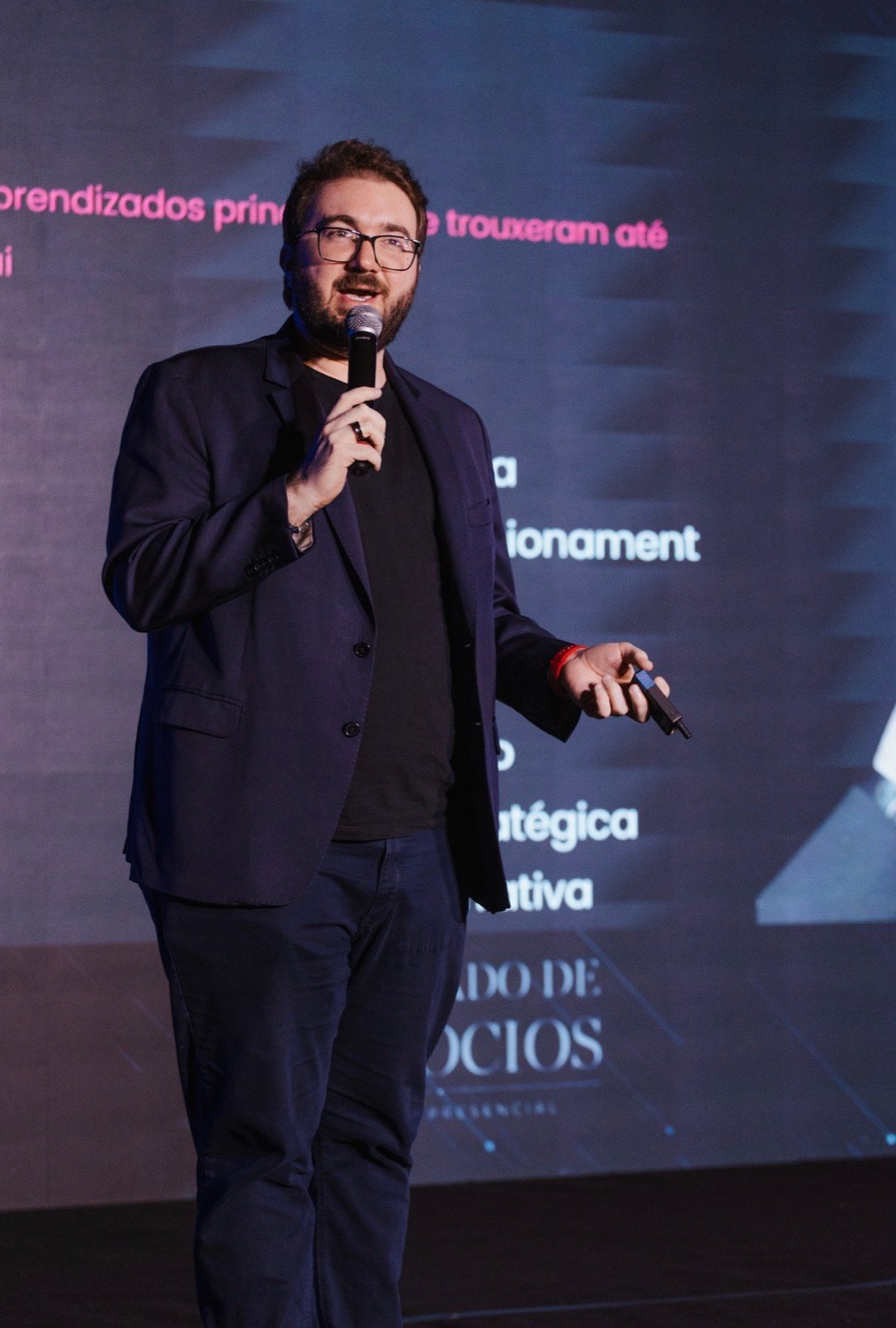 Felipe Palhares em evento profissional